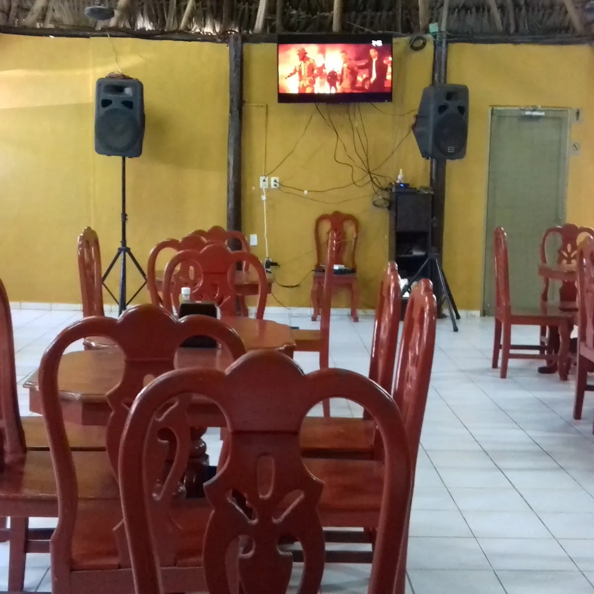 Restaurante Bar “El Tunel Del Tiempo” — San Salvador 485, Ocho de Octubre, 77028 Chetumal, Q.R., Mexico