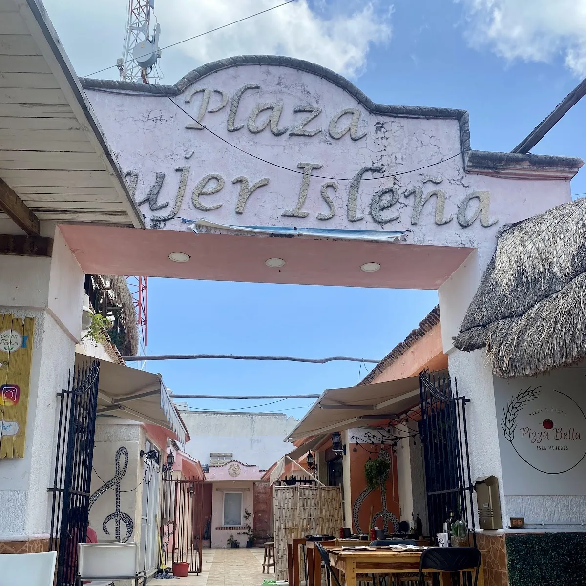 Nash’s Sports Bar — Carlos Lazo 11, Centro, 77400 Isla Mujeres, Q.R., Mexico
