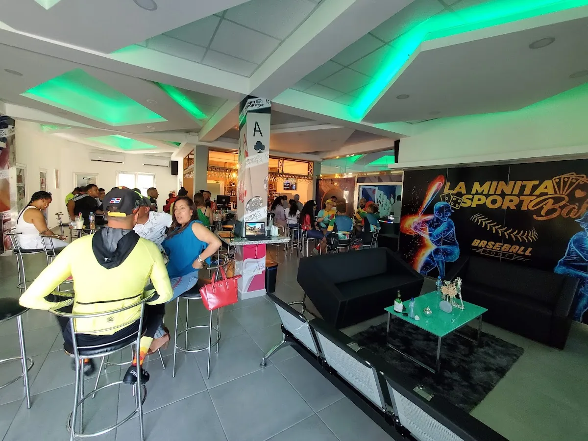 La Minita Sport Bar gallery 2