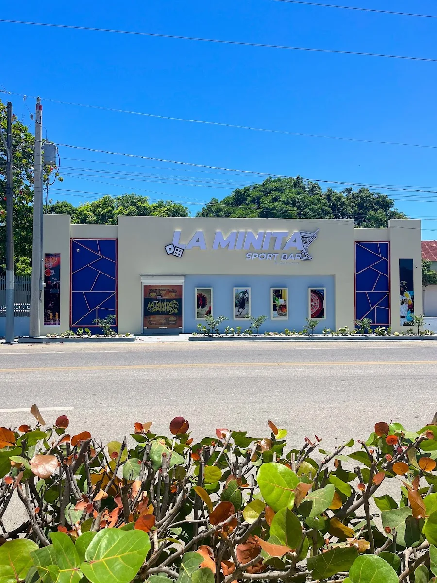 La Minita Sport Bar gallery 3