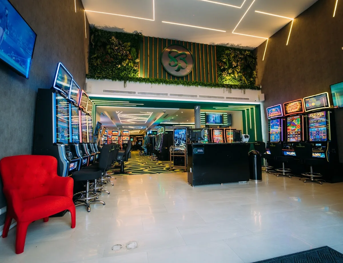 SuperBets Casino — Avenida Abraham Lincoln 856, al lado del Hotel Holiday Inn Ubicado en planta baja al lado del Hotel Holiday Inn, Santo Domingo 10148, Dominican Republic