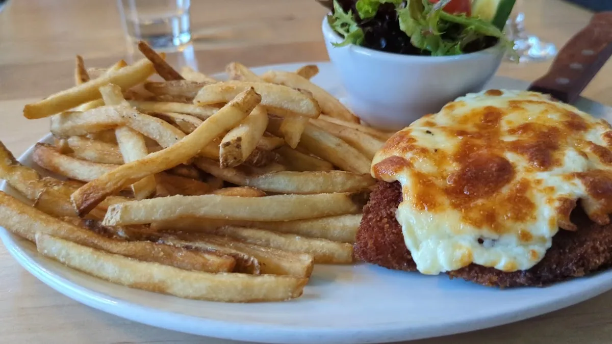 Elk & Oarsman Restaurant & Bar gallery 3