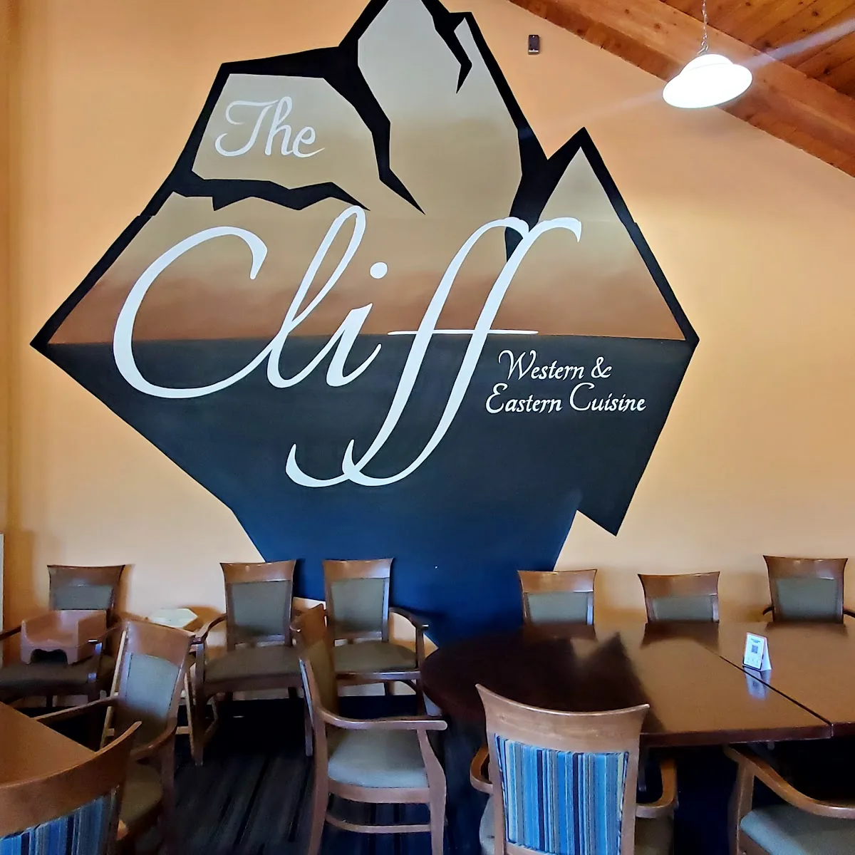 The Cliff Restaurant & Bar — 1100 Redcliff Dr SW, Medicine Hat, AB T1A 5E5, Canada