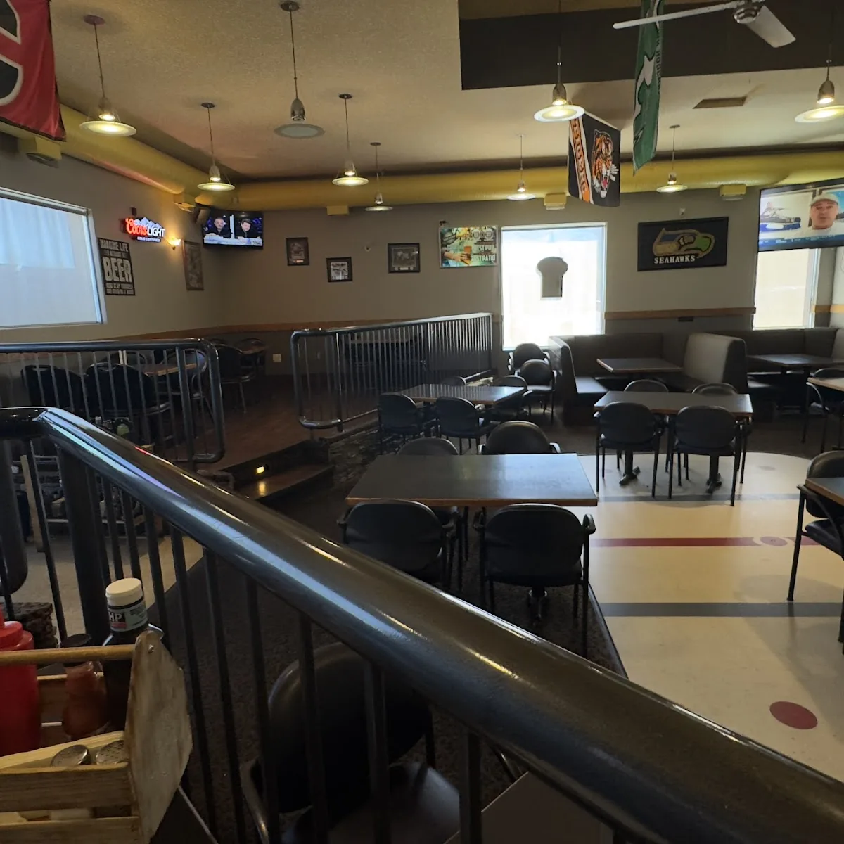 DayzOff Pub — 640 Kingsway Ave SE, Medicine Hat, AB T1A 2W9, Canada