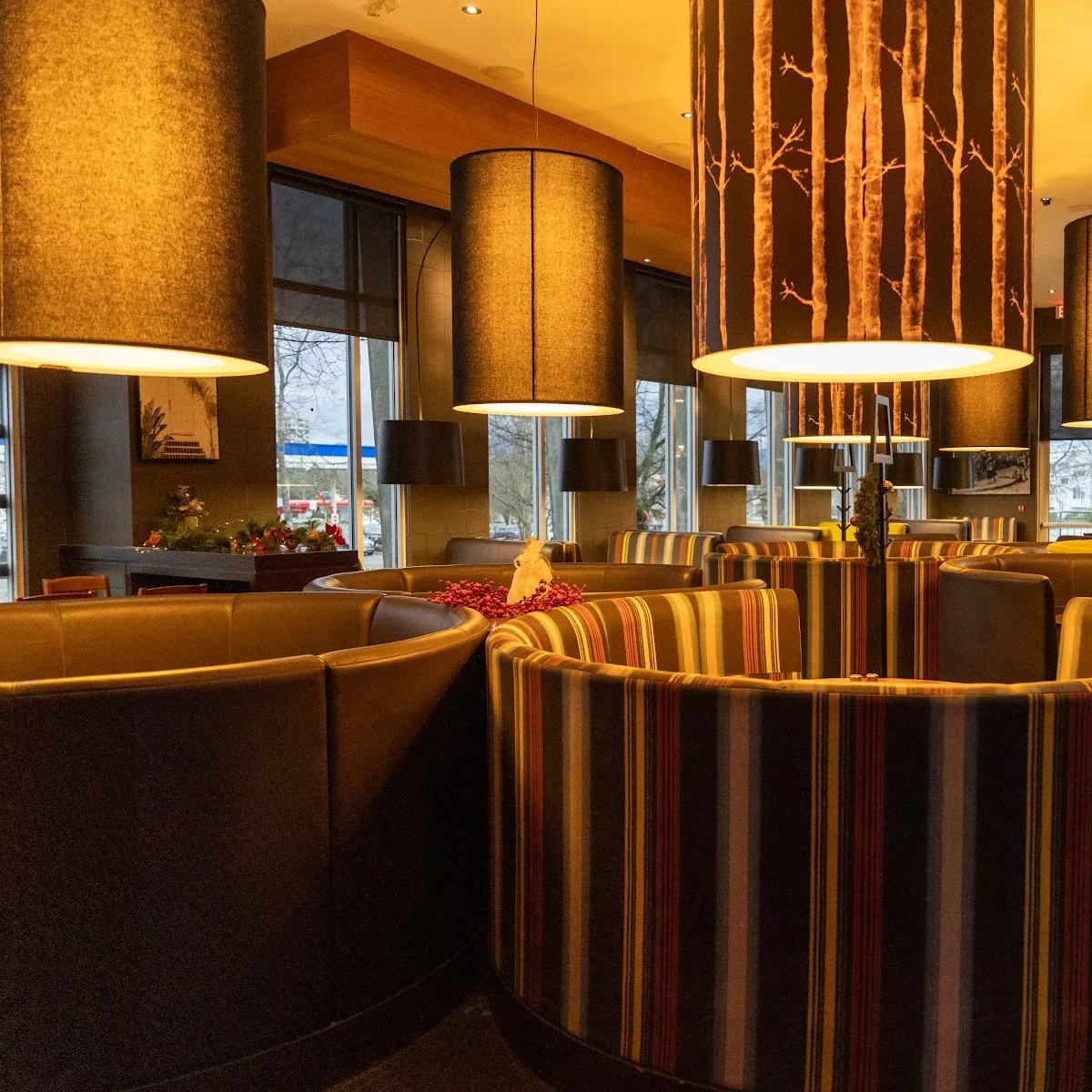 r restaurant — 32760 Simon Ave, Abbotsford, BC V2T 0B8, Canada