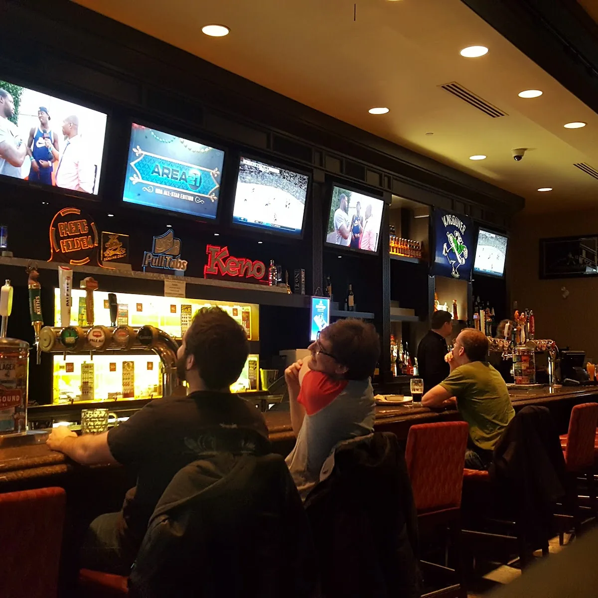 Finnegan’s Pub & Grill — 33780 King Rd, Abbotsford, BC V2S 7P2, Canada