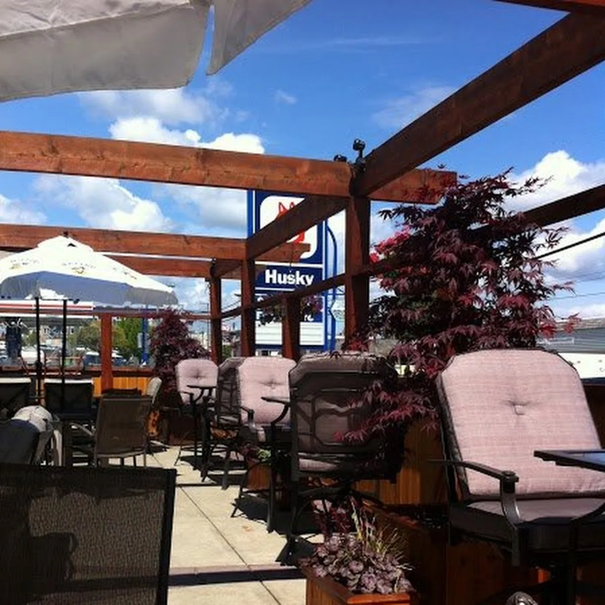 Fluid Bar & Grill — 1175 Cliffe Ave, Courtenay, BC V9N 2K2, Canada