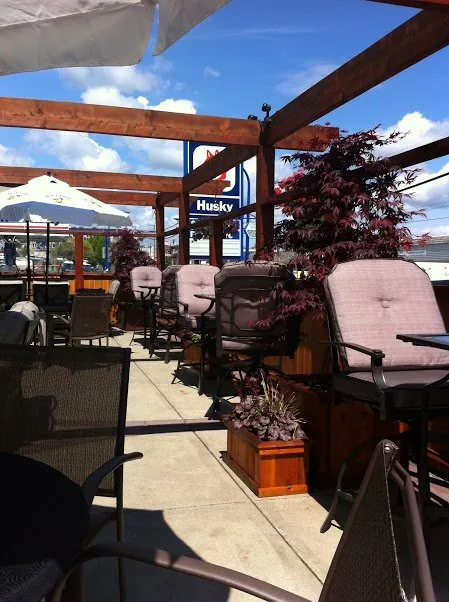 Fluid Bar & Grill gallery 2