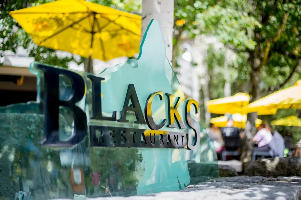 Black’s Pub gallery 2