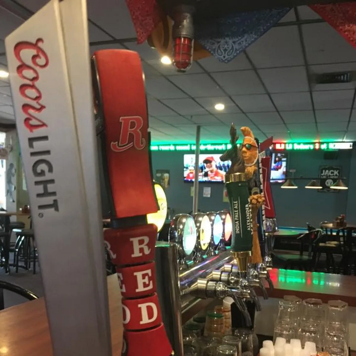 On The Rocks Bar & Niteclub — 219 Manitoba Ave, Selkirk, MB R1A 0Y4, Canada