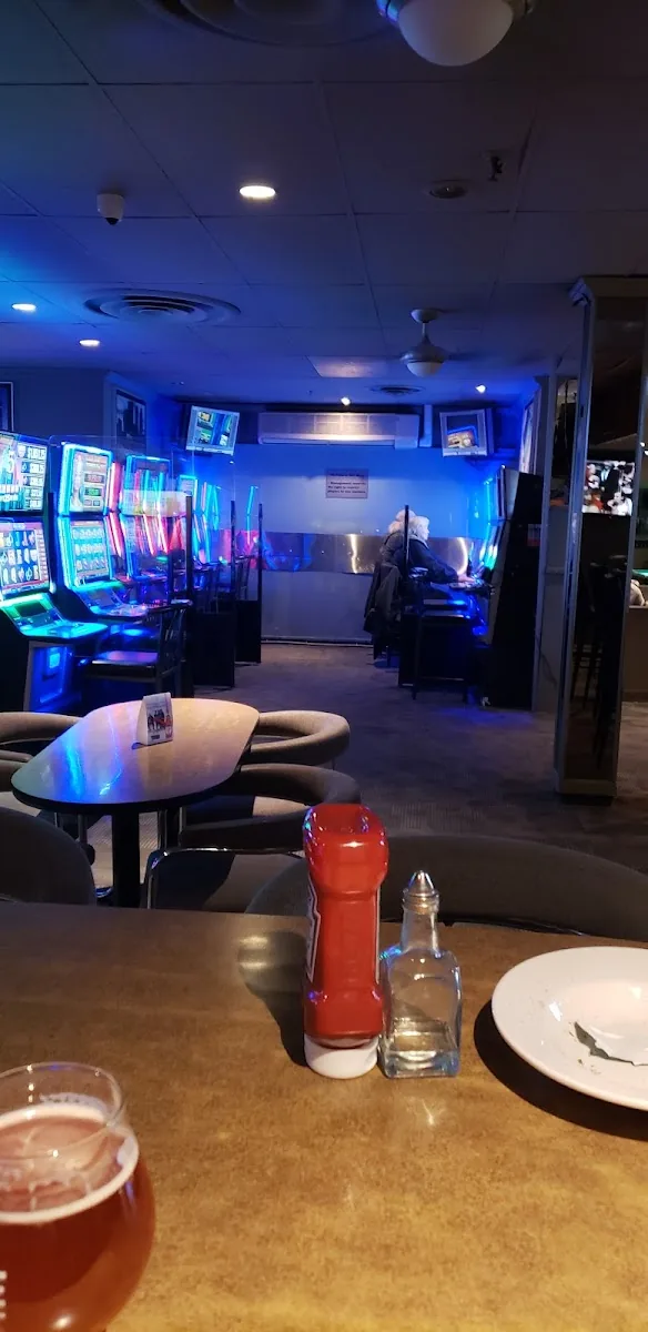 Legend’s Restaurant & Sports gallery 3