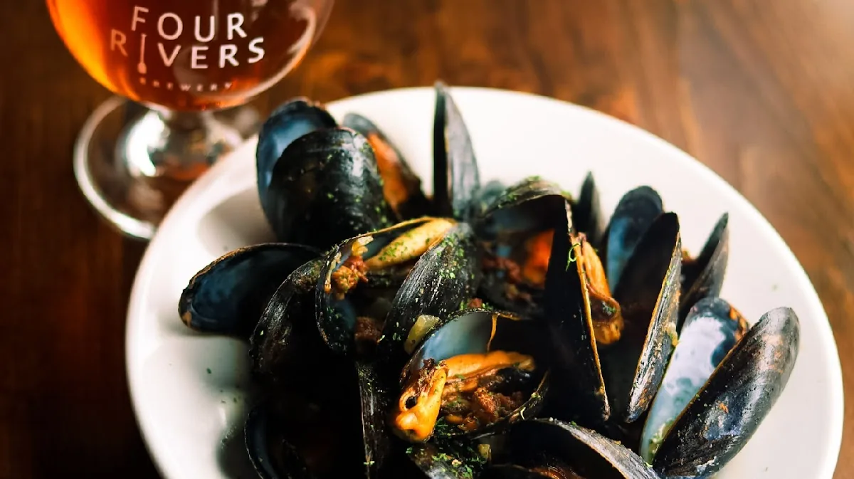 Au Bootlegger gallery 3