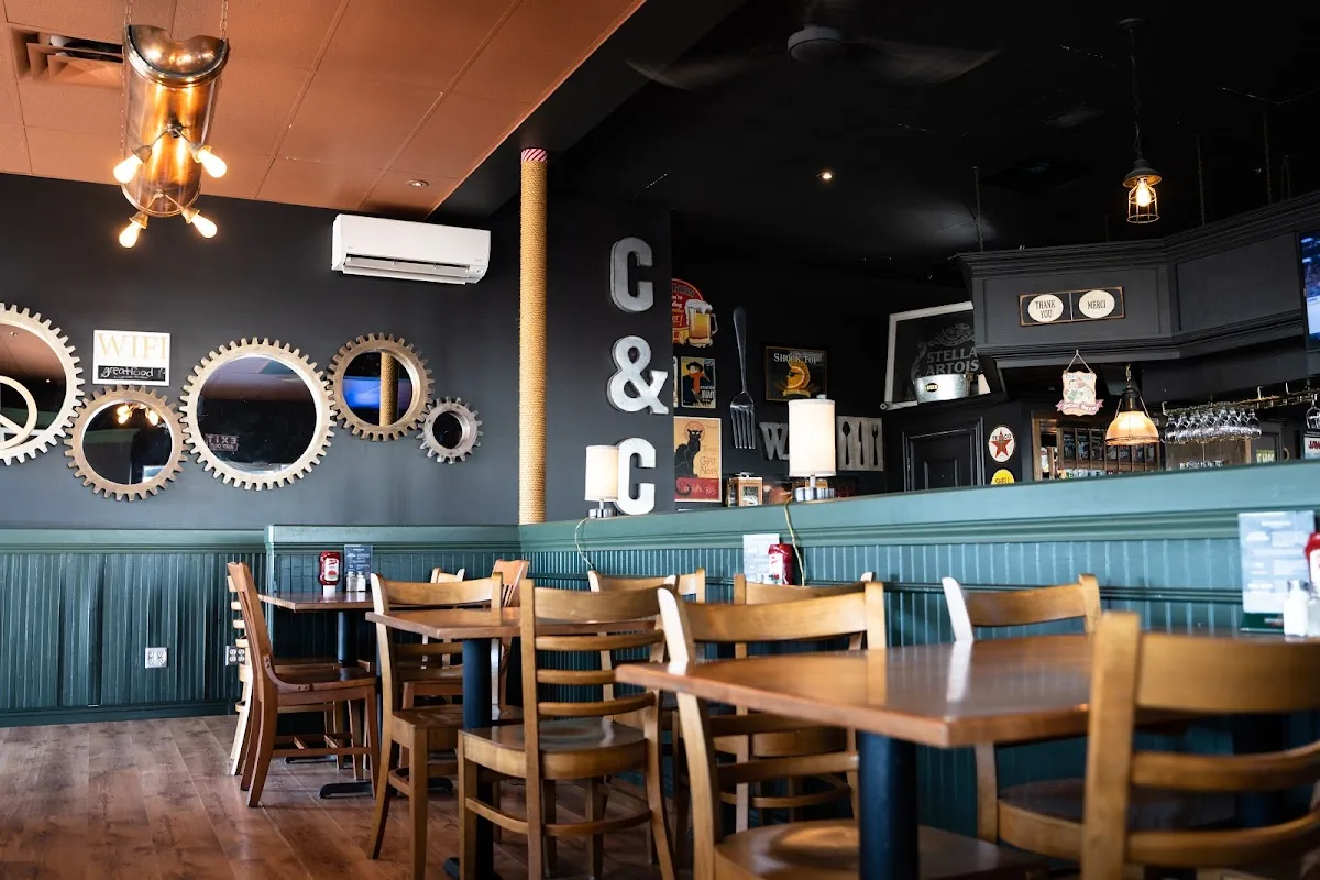 Cast & Crew Gastropub gallery 2