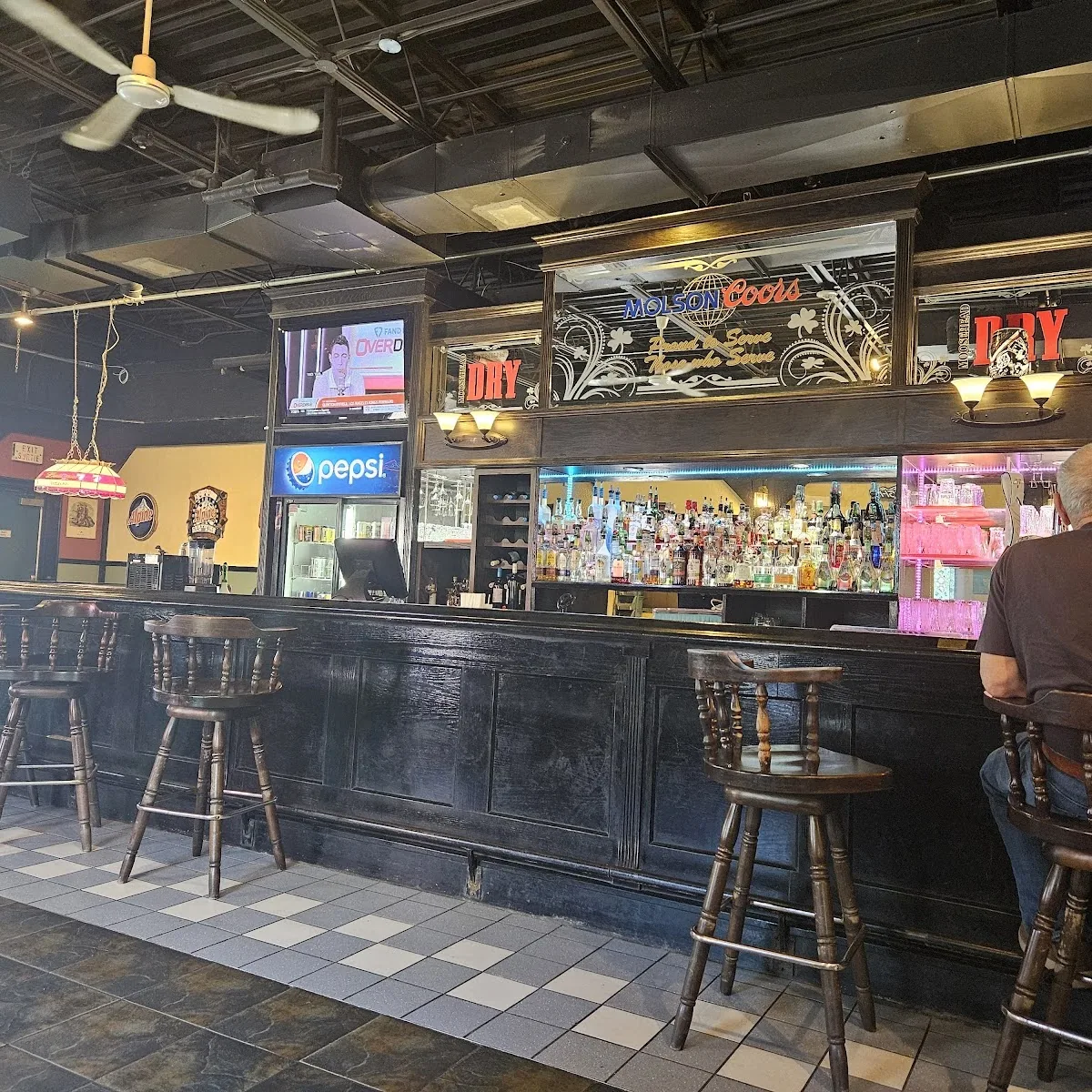 Griffins Pub & Eatery — 42 Broad Rd, Oromocto, NB E2V 4J5, Canada