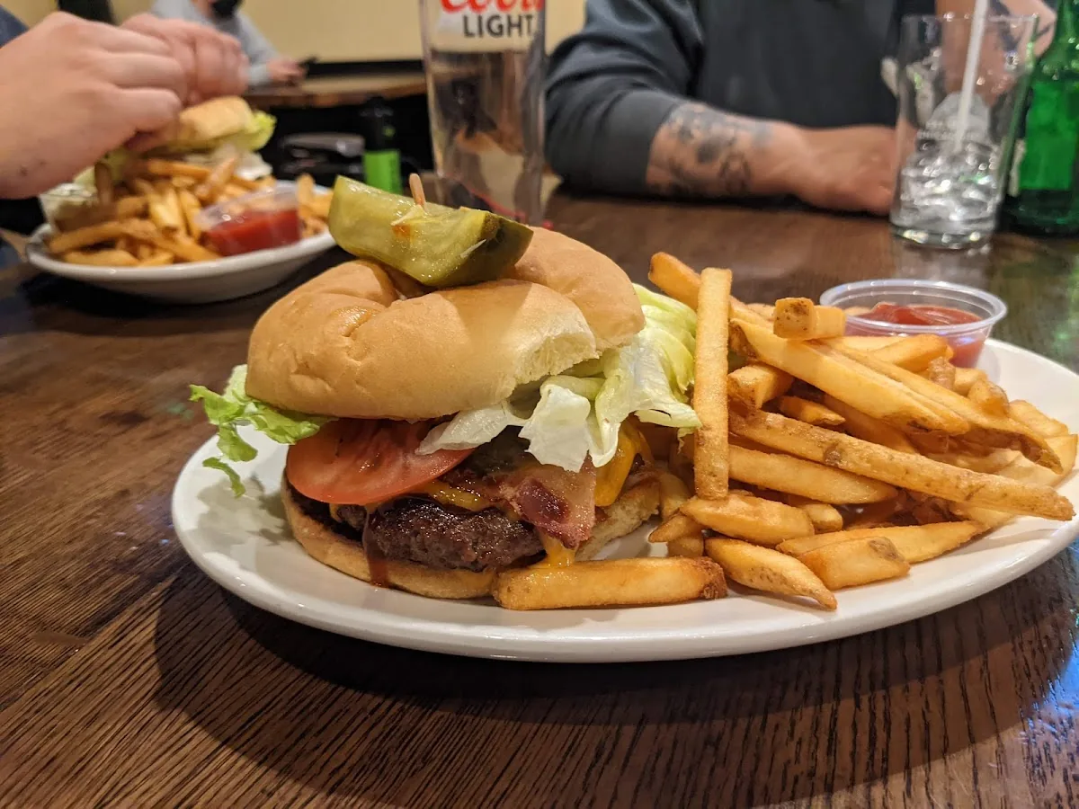 Griffins Pub & Eatery gallery 3