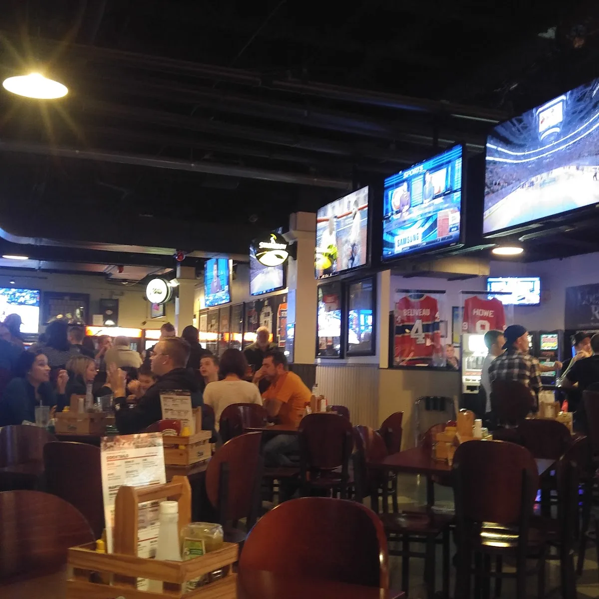 Bubba Ray’s Sports Bar – Halifax — 7071 Bayers Rd, Halifax, NS B3L 2C2, Canada