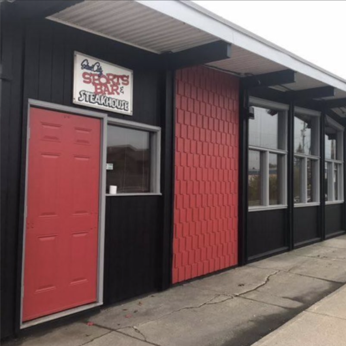 Steel City Sports Bar & Steakhouse — 252 Townsend St, Sydney, NS B1P 5E7, Canada