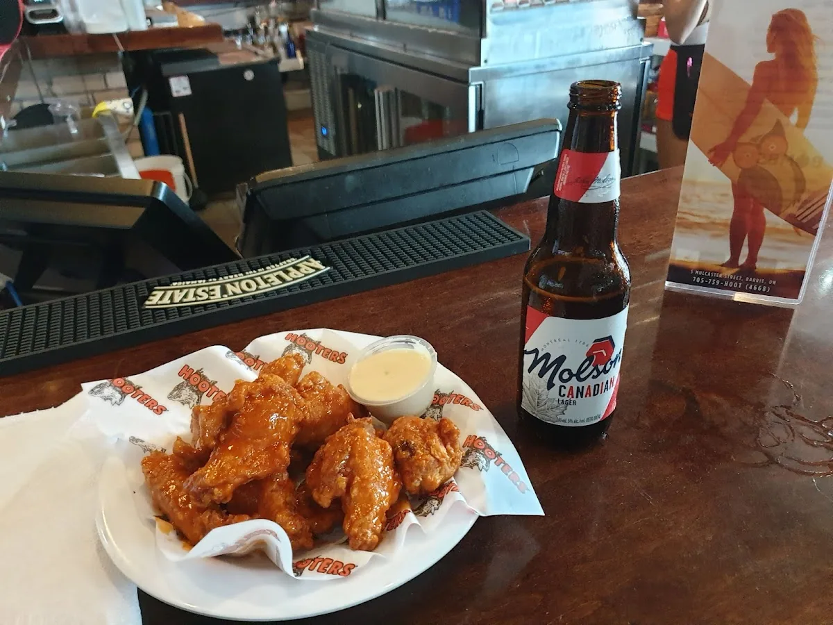 Hooters Barrie gallery 2