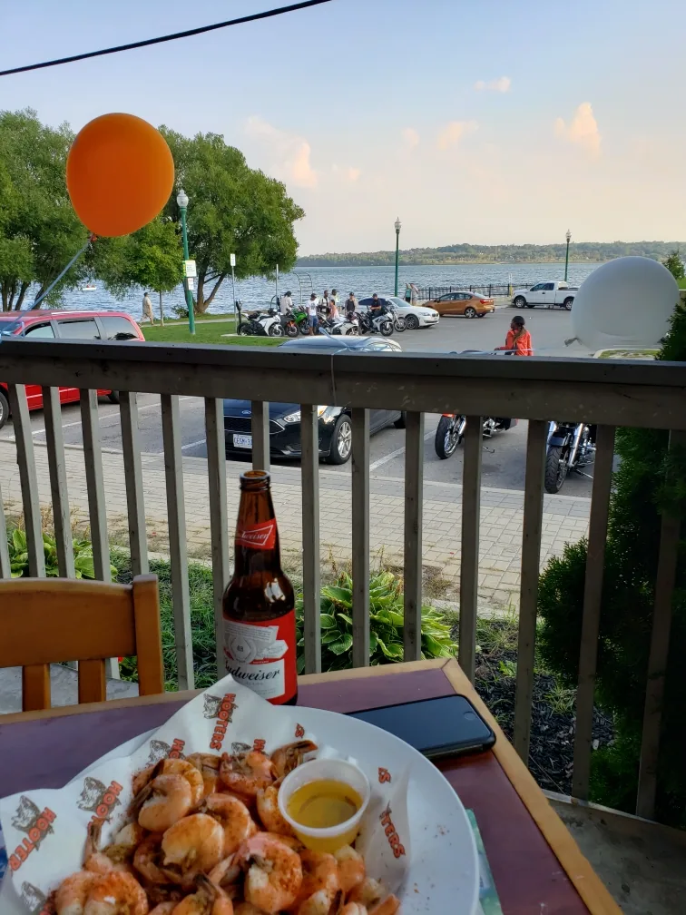 Hooters Barrie gallery 3