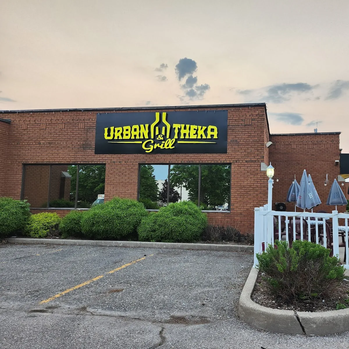 Urban Theka & Grill – restaurant, bar — 1 Regan Rd Unit 19, Brampton, ON L7A 1B8, Canada