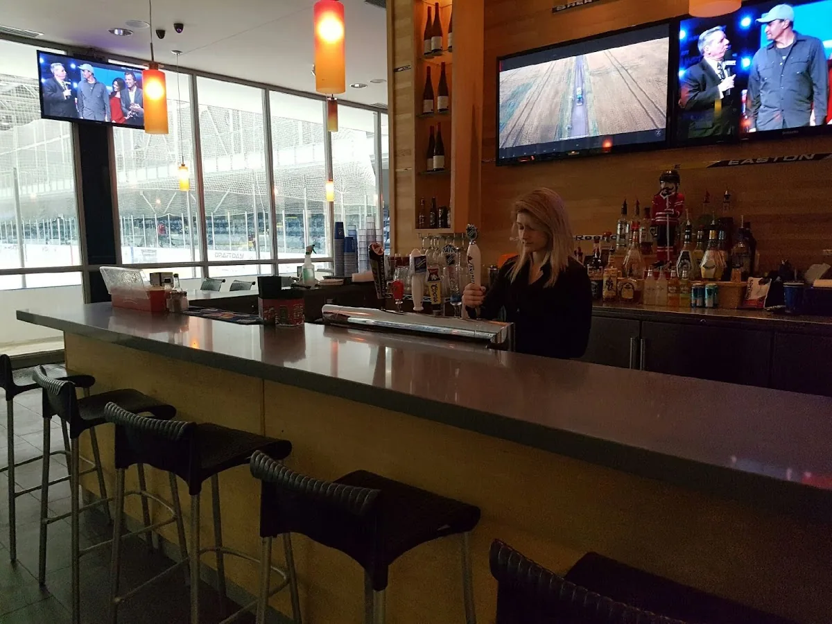 Lookout Sports Lounge gallery 2