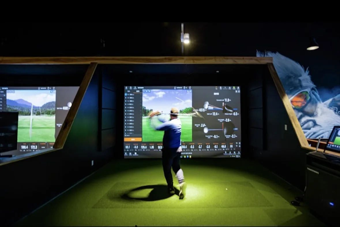 Top Shot Golf – Trackman Simulator Bar gallery 2