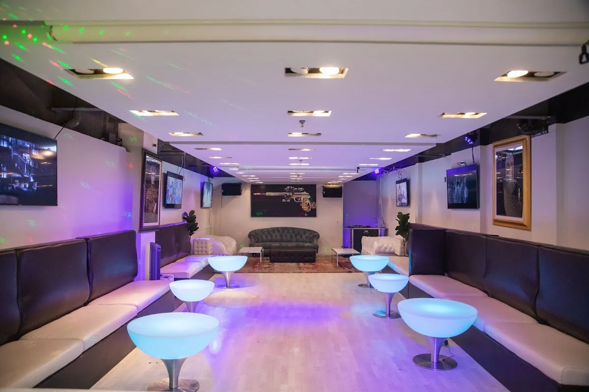 TRIBE LOUNGE gallery 2
