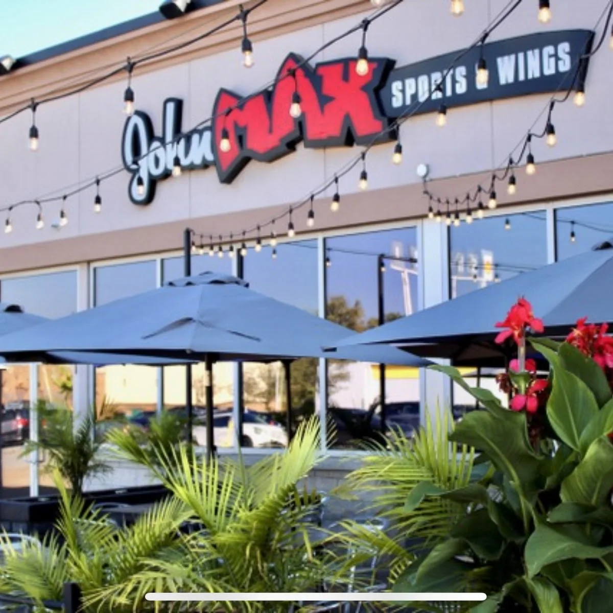 John Max Sports & Wings Dougall Ave. — 3208 Dougall Ave, Windsor, ON N9E 1S6, Canada
