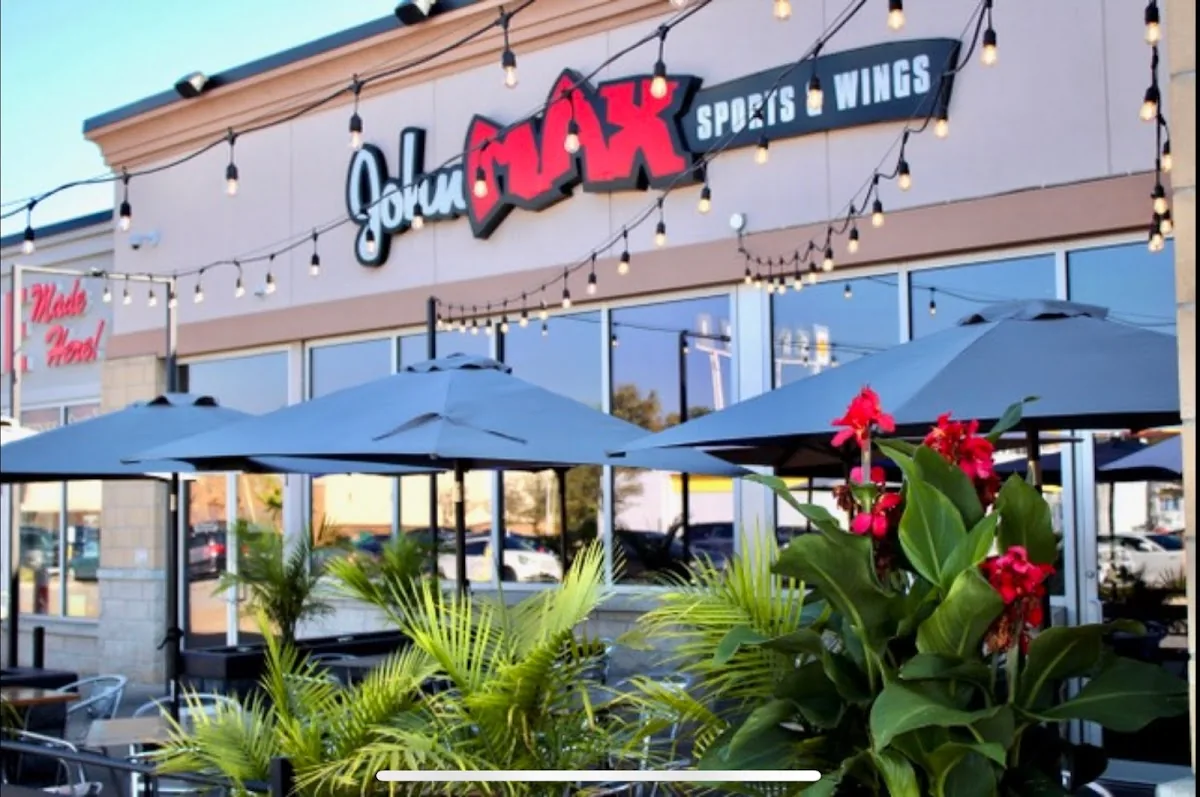 John Max Sports & Wings Dougall Ave. gallery 2