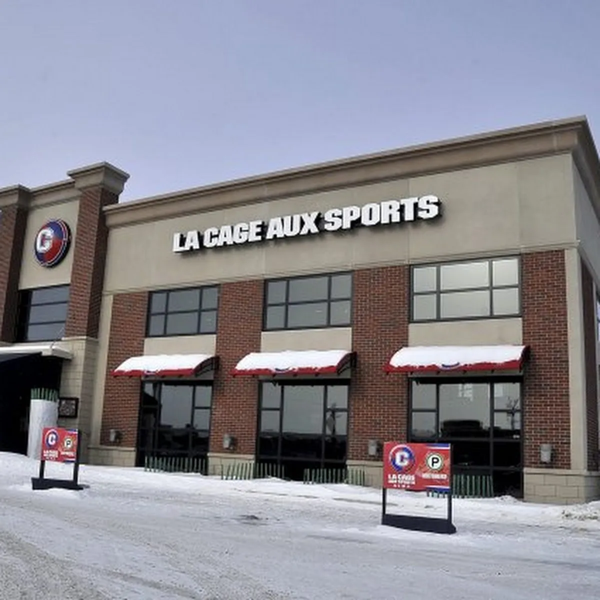 La Cage — 930 Av. du Pont S, Alma, QC G8B 2V8, Canada