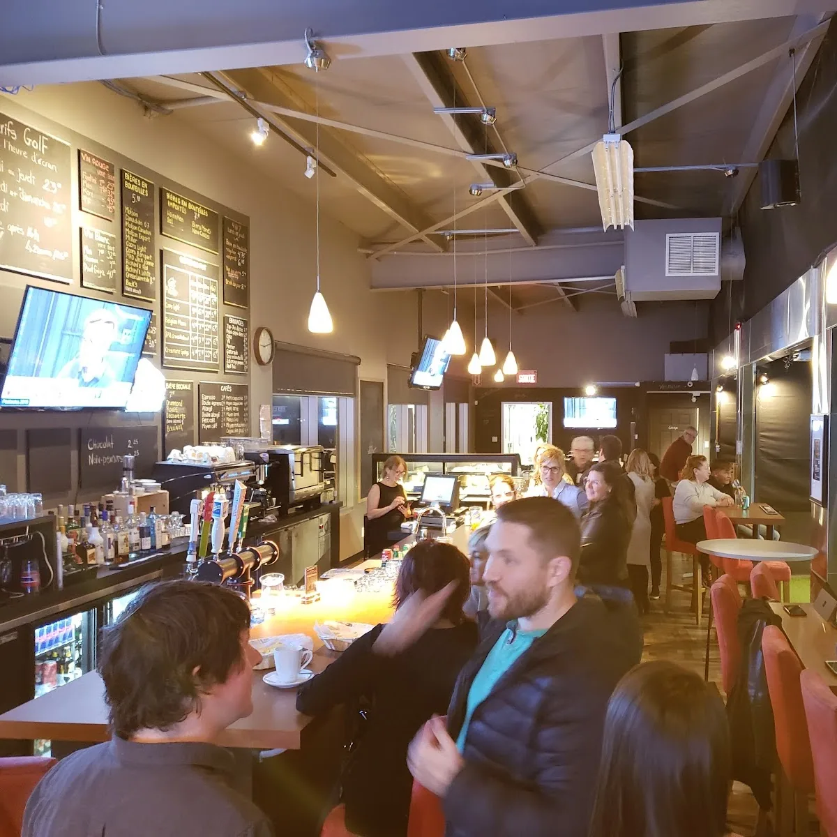 Coffee Bistro Le Virtuel — 230 Boulevard Saint-Joseph O #400, Drummondville, QC J2E 1A2, Canada