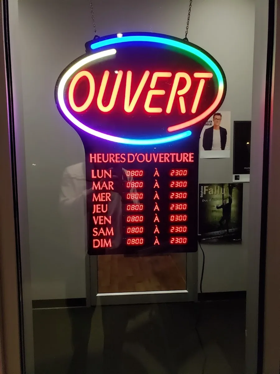 Coffee Bistro Le Virtuel gallery 2