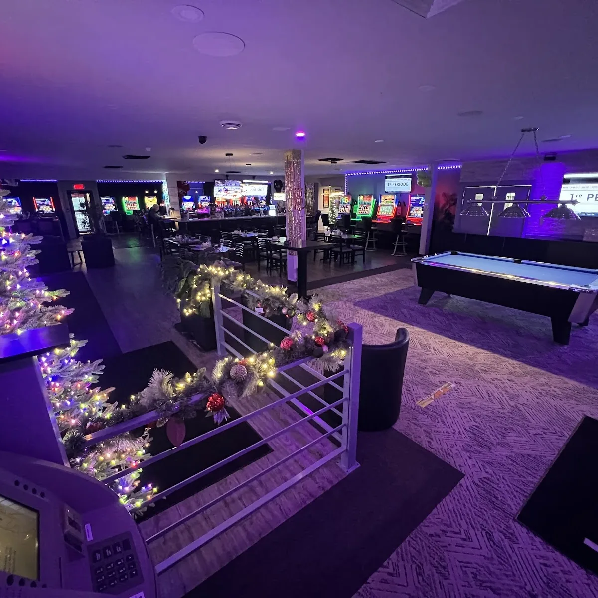 Restaurant & Bar Le Ste Rose — 451 Bd Curu00e9-Labelle, Fabreville, QC H7P 2P3, Canada