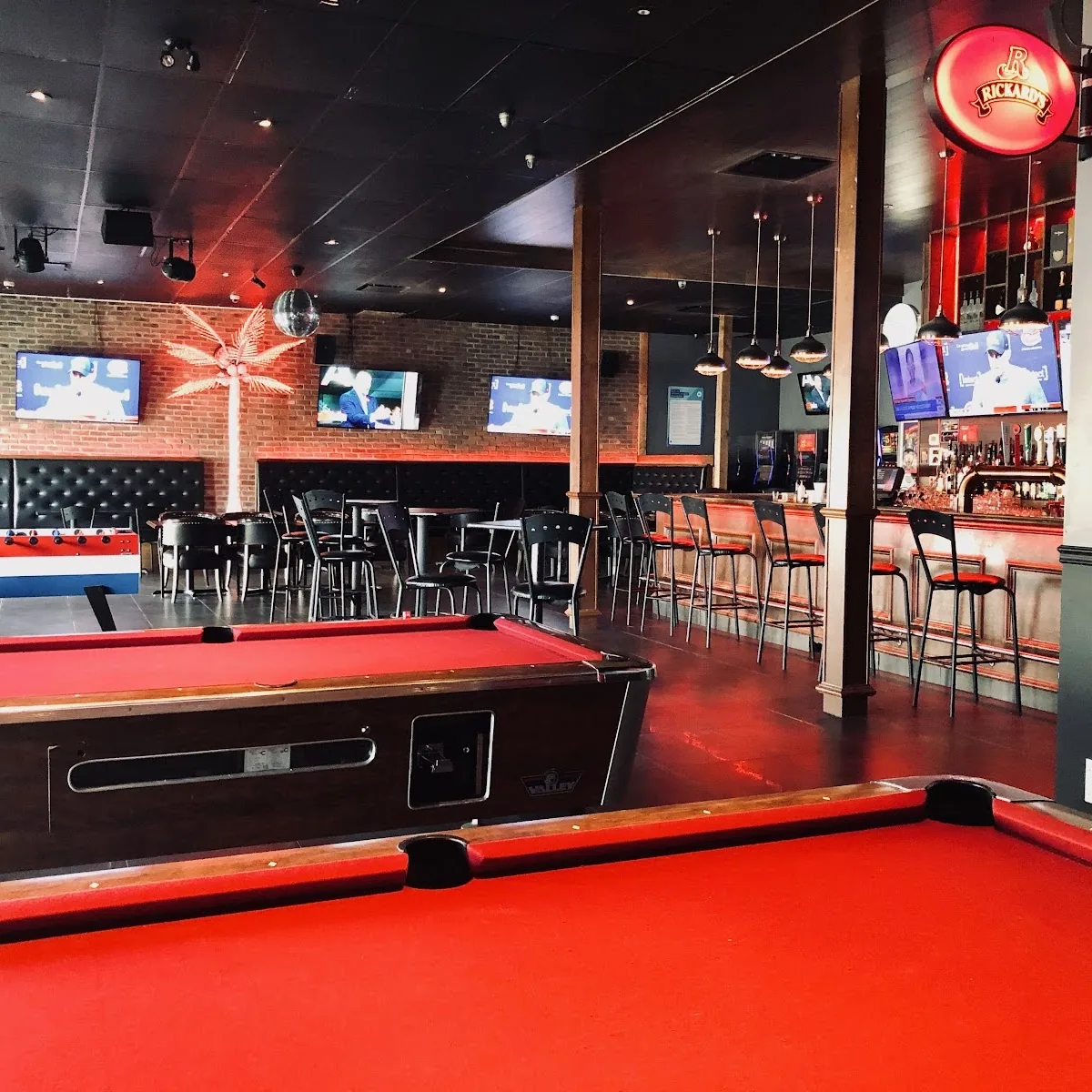 Le Riverside — 298 Bd Sainte-Rose, Laval, QC H7L 1M3, Canada