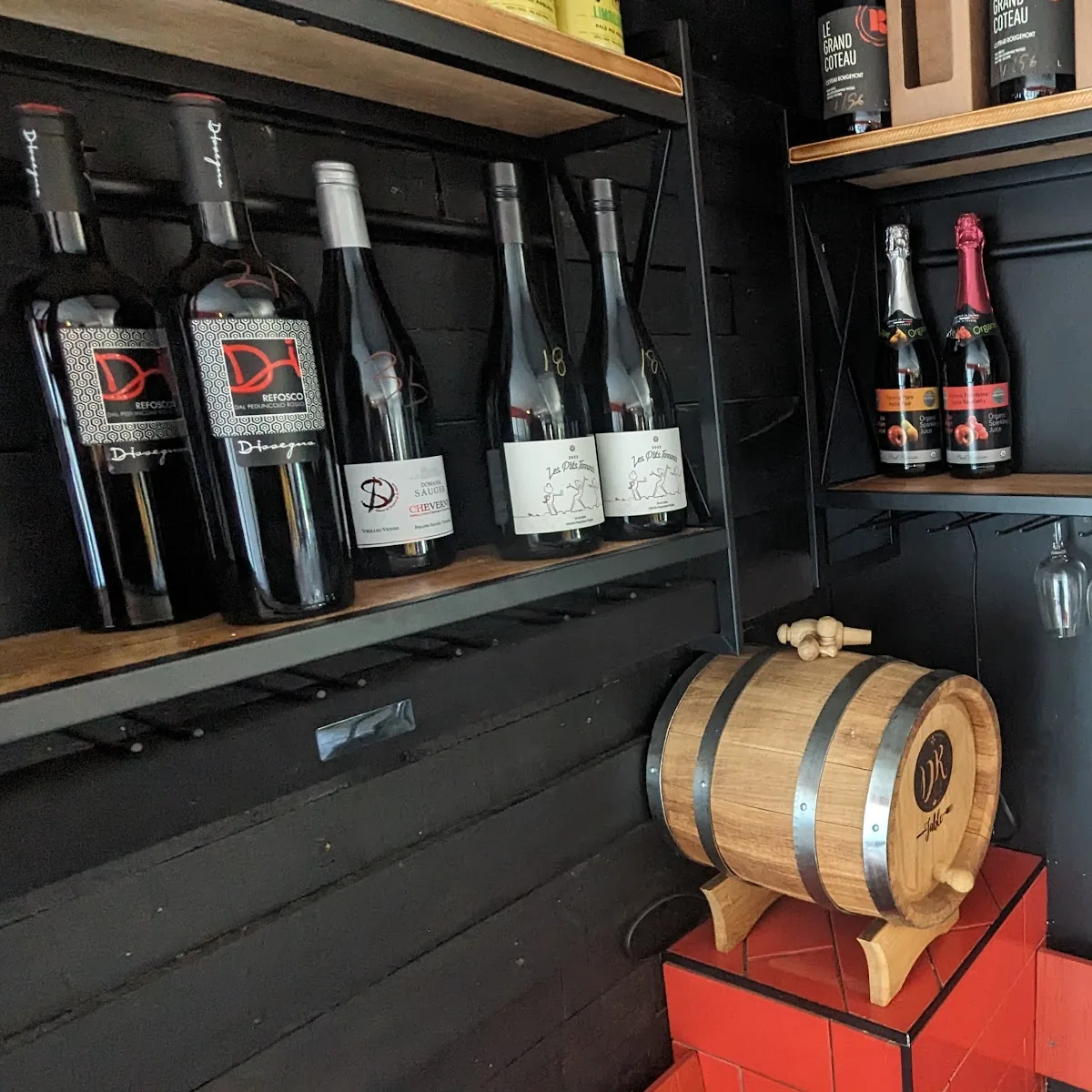 Le petit BeT — 9645 Ch. de Chambly, Saint-Hubert, QC J3Z 0J2, Canada