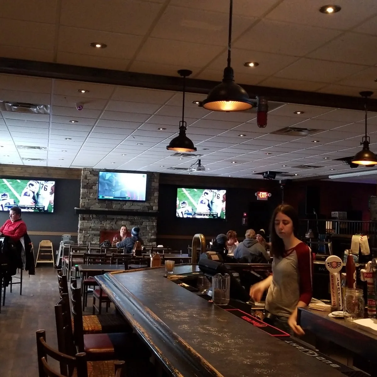 Waterfront Beach Bar & Grill — 103 1 St, Regina Beach, SK S0G 4C0, Canada