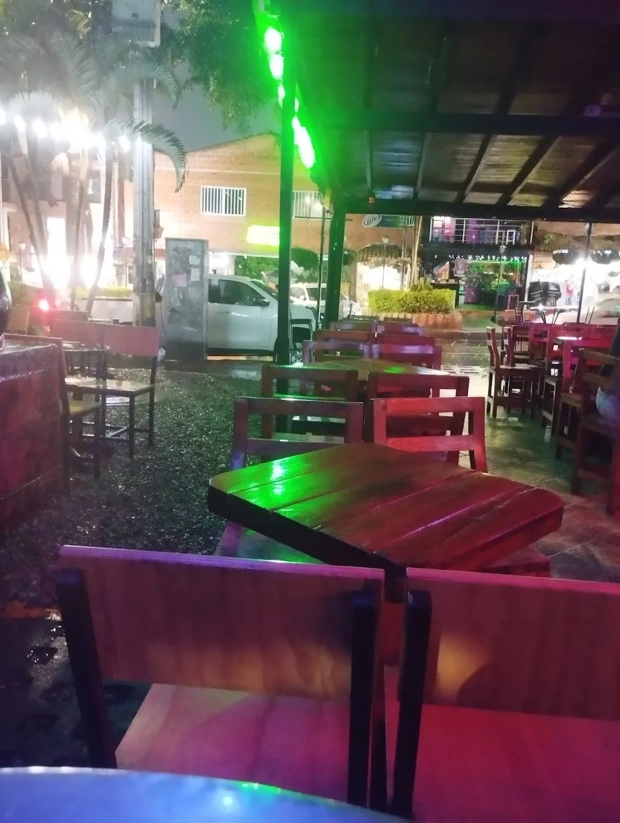 The Champions Bar — Dg. 55 #38-55, Hermosa Provincia, Bello, Antioquia, Colombia