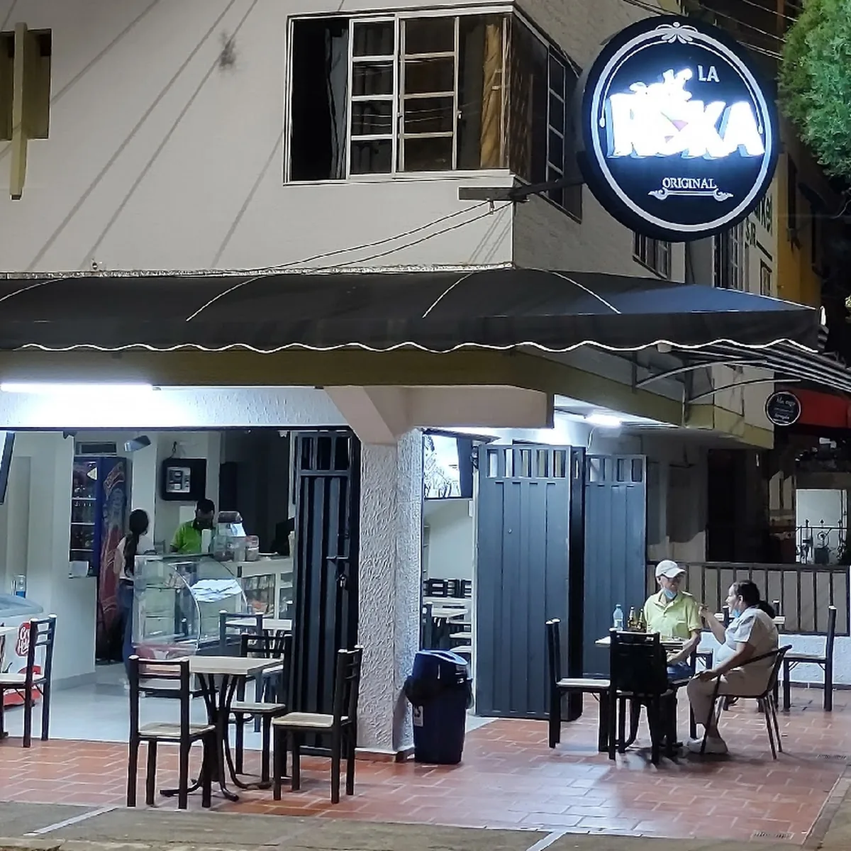 La Roka Café Bar — CRA 32 # 30-28, Cl. 30 # 31-69, Bucaramanga, Santander, Colombia