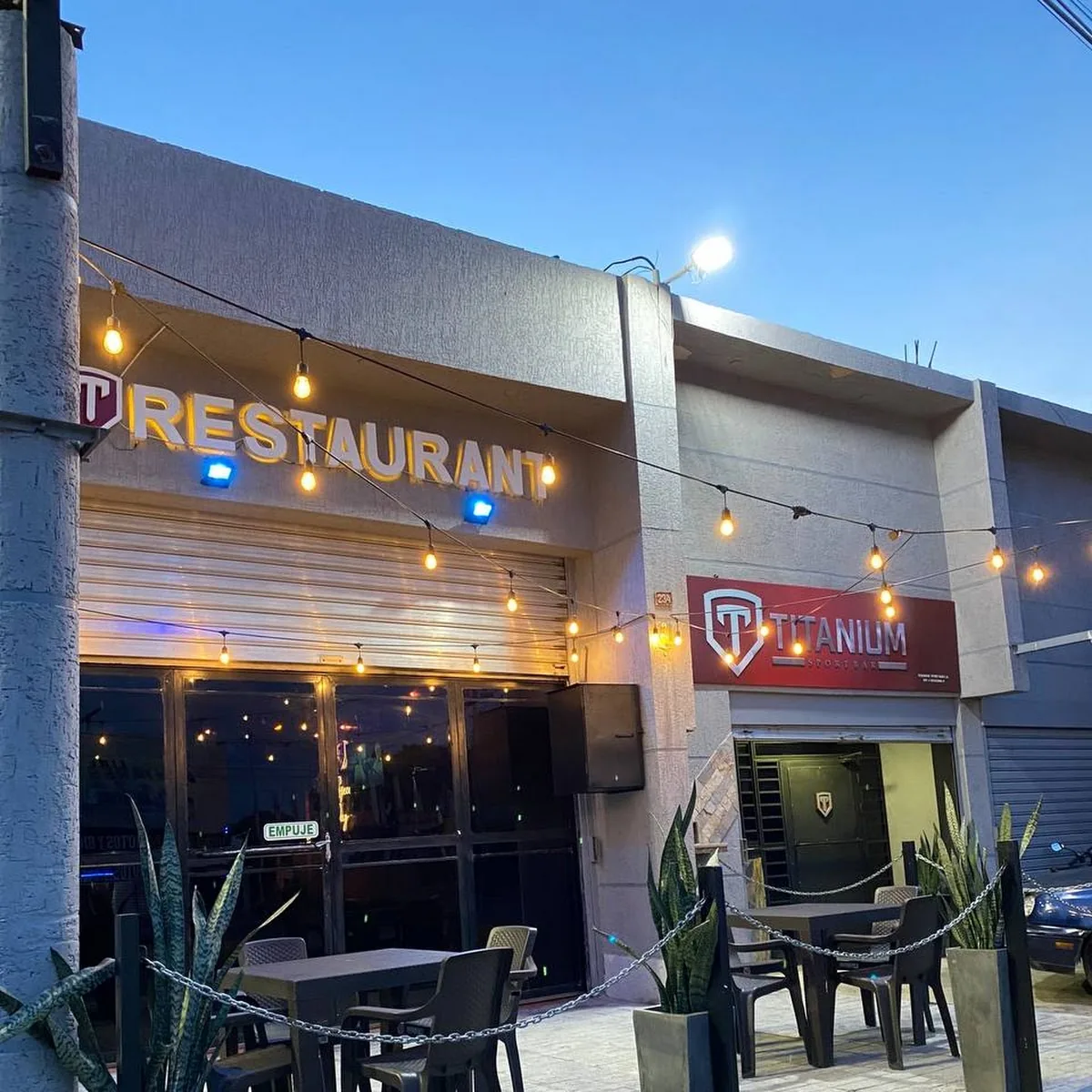 Titanium SportBar — 3 y 4, sector delicias nuevas, locales 2 Av. Intercomunal, Cabimas 4013, Zulia, Venezuela