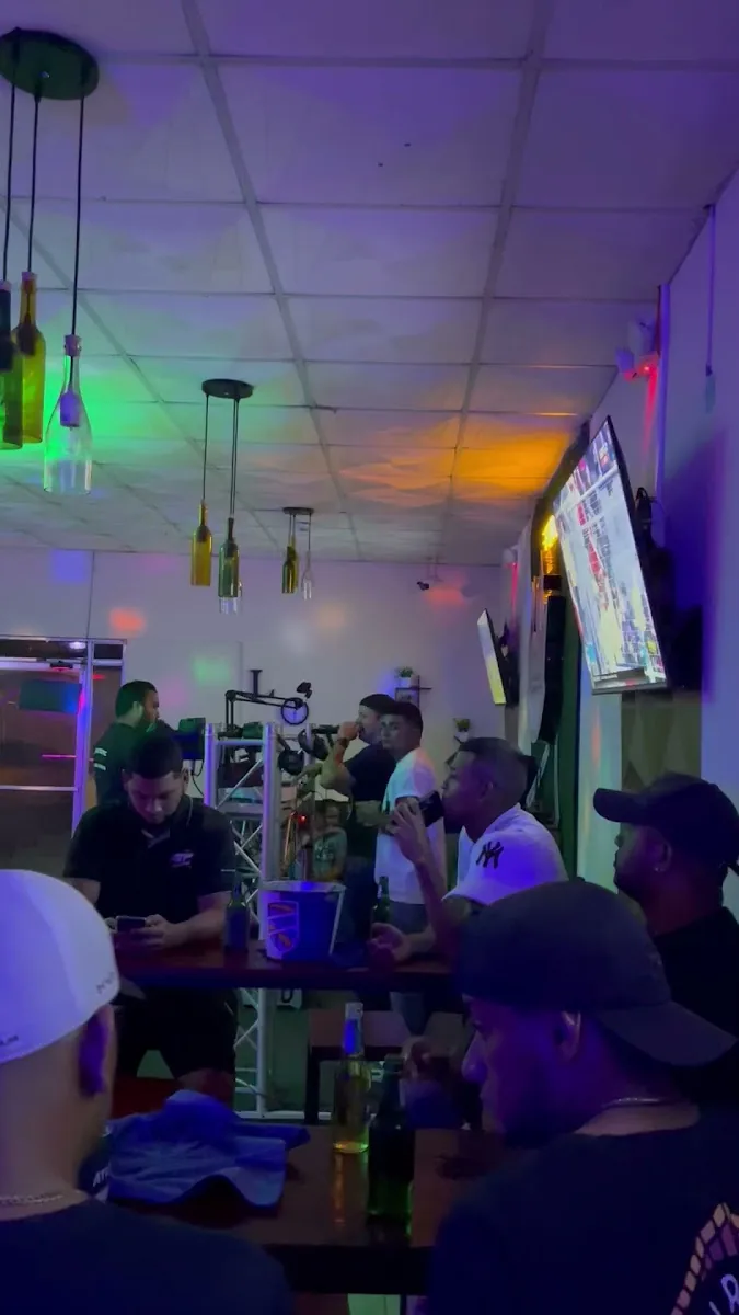 Flamas Sport Bar And Grill gallery 3