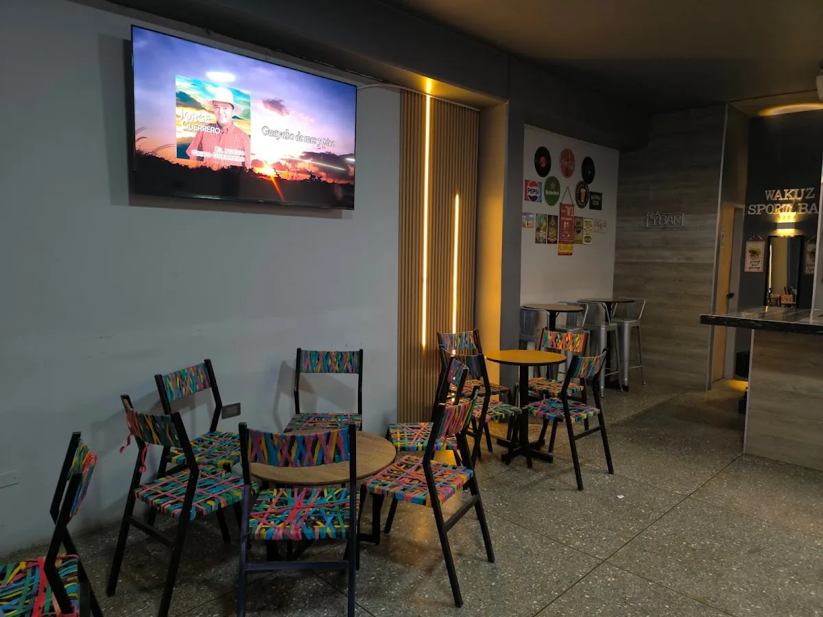 Wakuz Sport Bar gallery 2