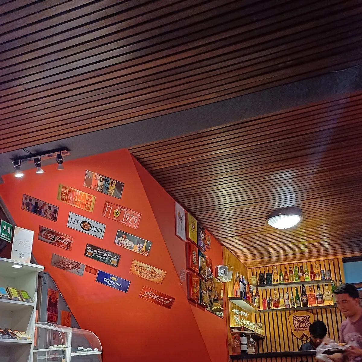 Sport Wings Café Resto – Bar — Vega Toral y, Nicanor Aguilar, Cuenca 010204, Ecuador