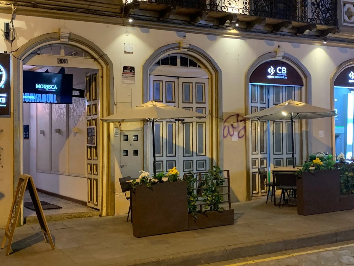 Chill & Chela Beer Garden gallery 2