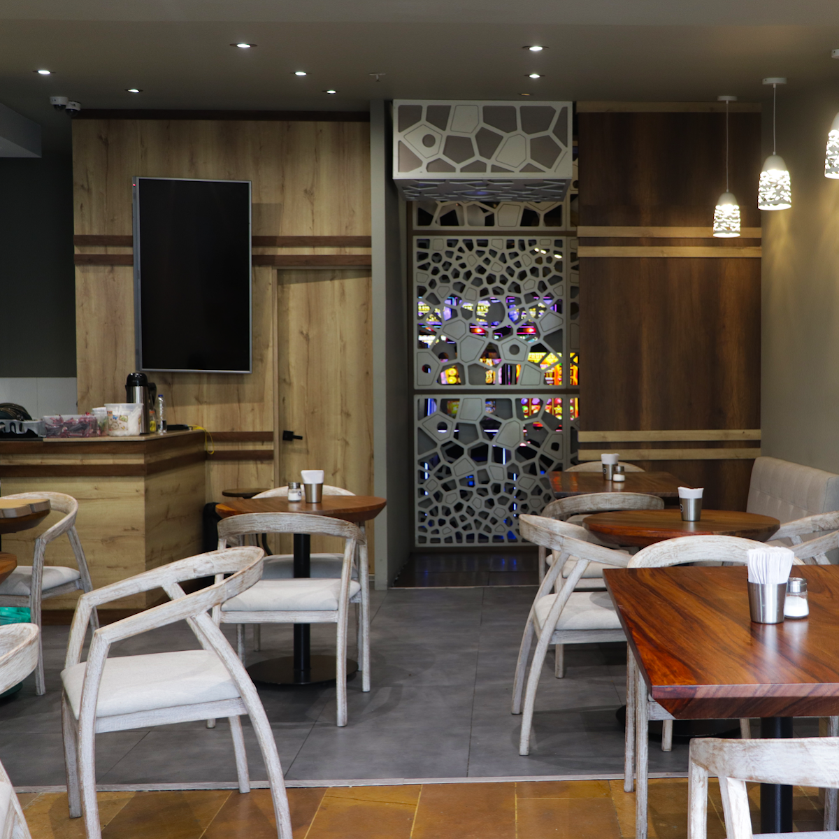 El Pana Sports Bar & Grill — Parque Principal, Cl. 37 Sur #42-40 Segundo Piso, Zona 9, Envigado, Antioquia, Colombia