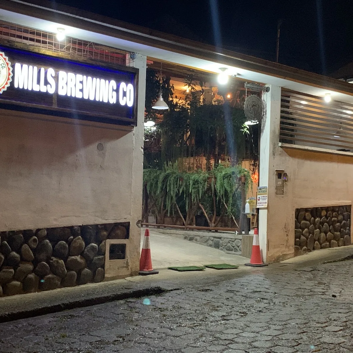 Mills Brewing Co. — Gonzalo Pesantez entre 24 de Mayo y 16 de Agosto, Ecuador