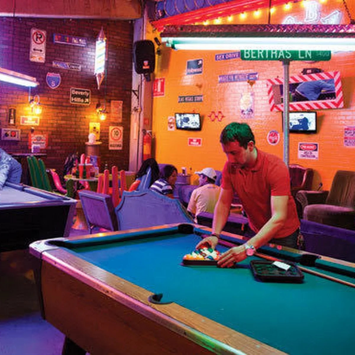 BILLARES SOL Y SOMBRA — Unnamed Road, Guayaquil, Ecuador