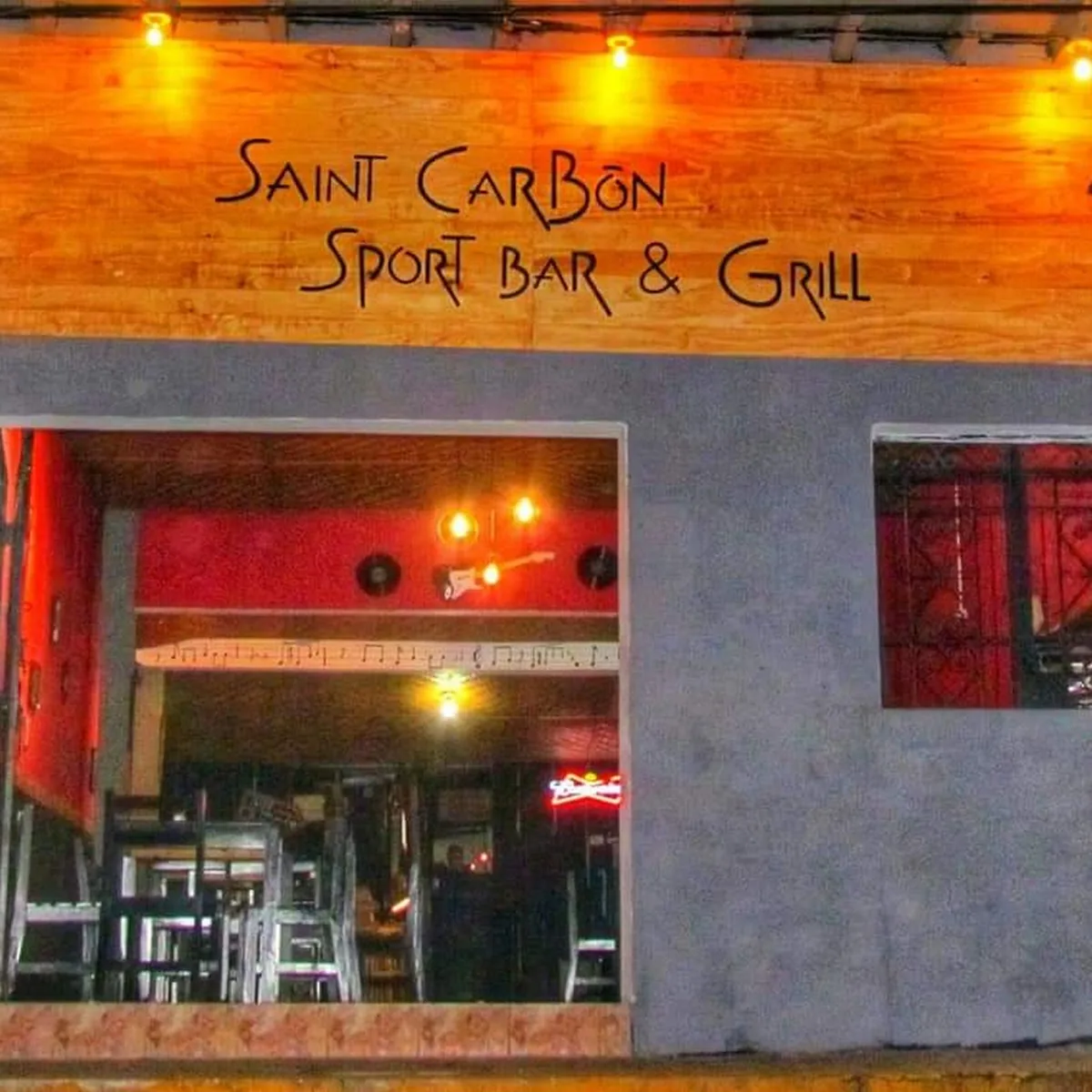 Saint Carbon Sports-Bar & Grill — P8XG+23P, Izalco, El Salvador