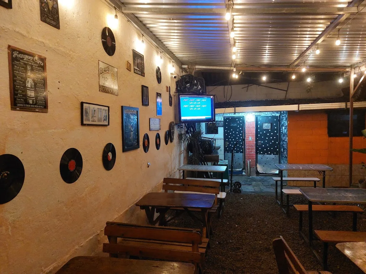 Saint Carbon Sports-Bar & Grill gallery 3