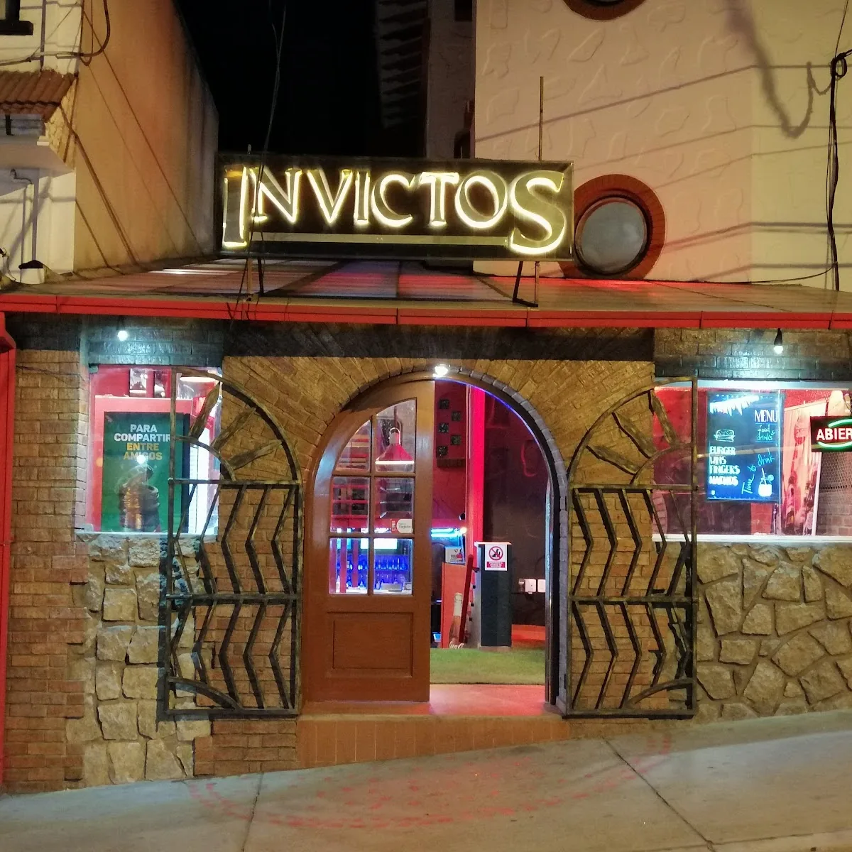 Invictos Sport Bar — Belisario Salinas 559, La Paz, Bolivia