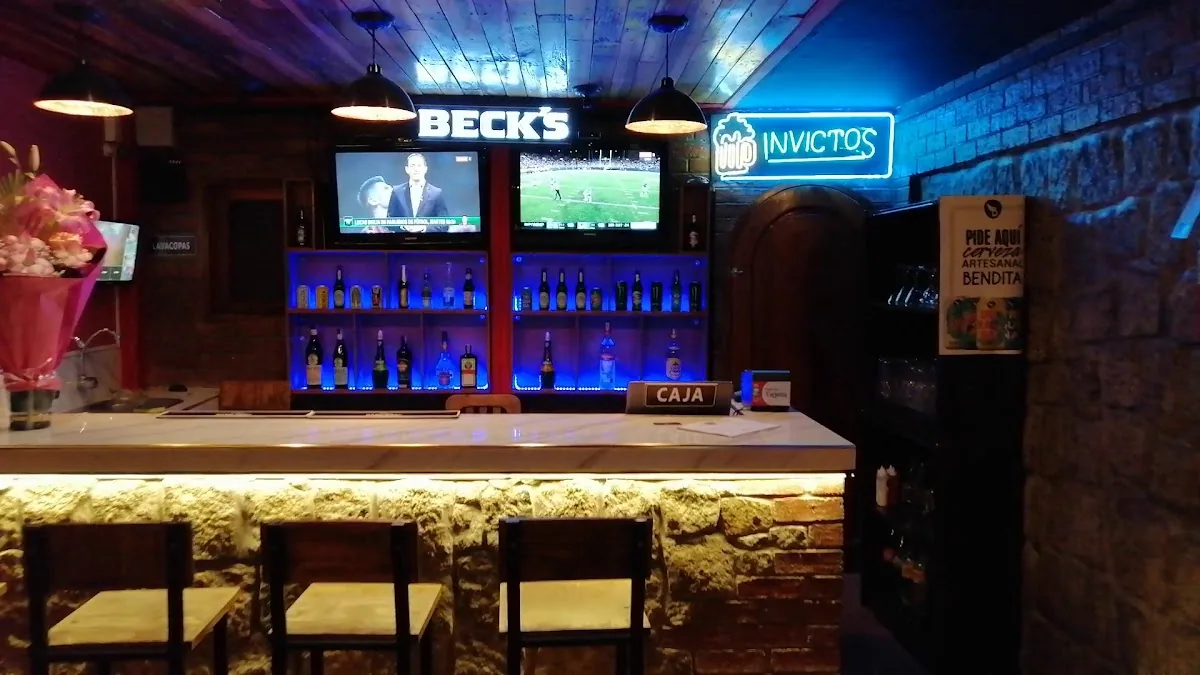 Invictos Sport Bar gallery 3
